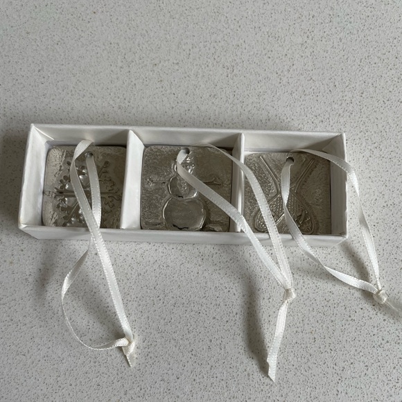 Vilmain Christmas Ornaments - Picture 3 of 11